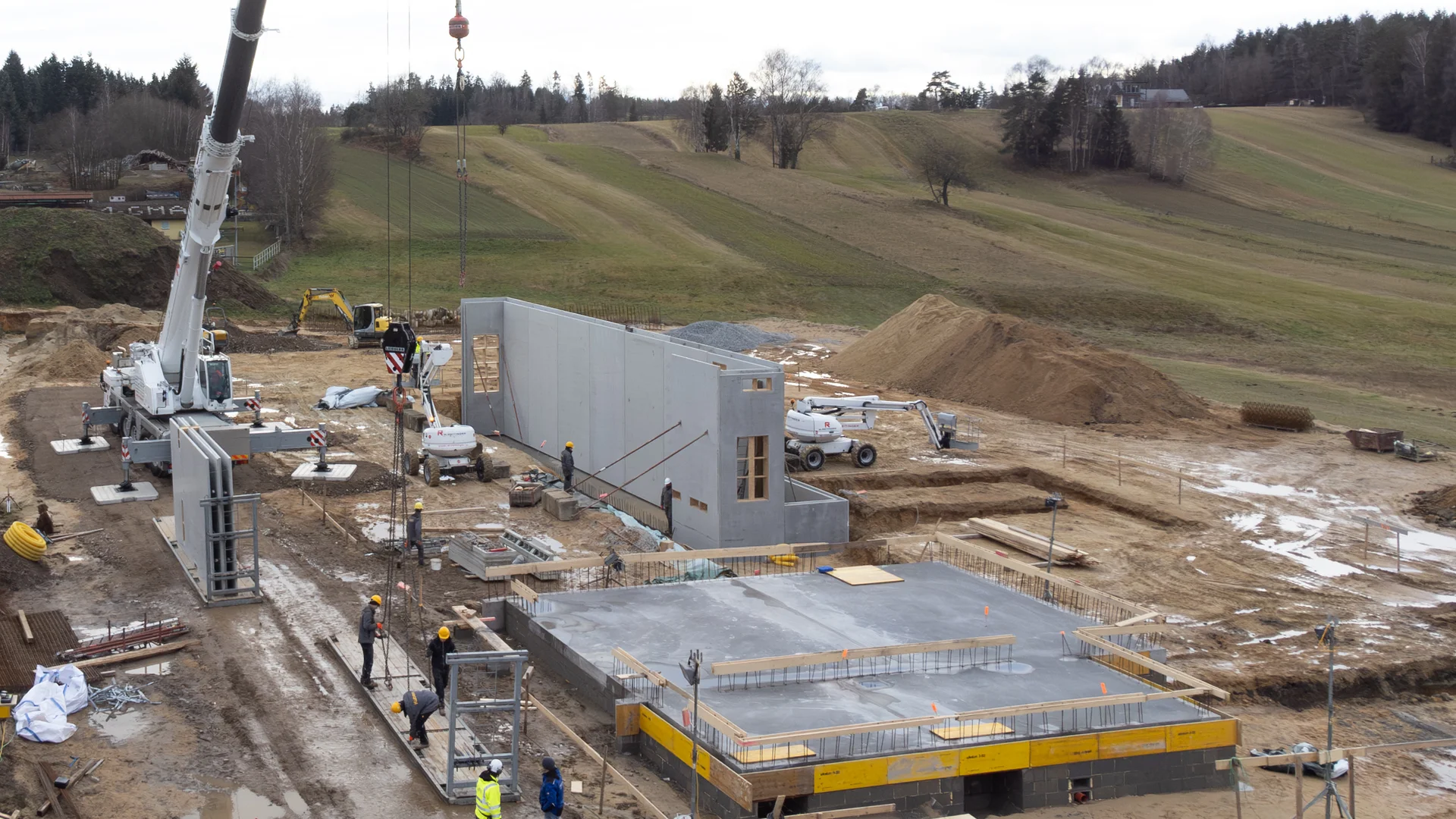 Industriehalle in der Waldviertler Landschaft